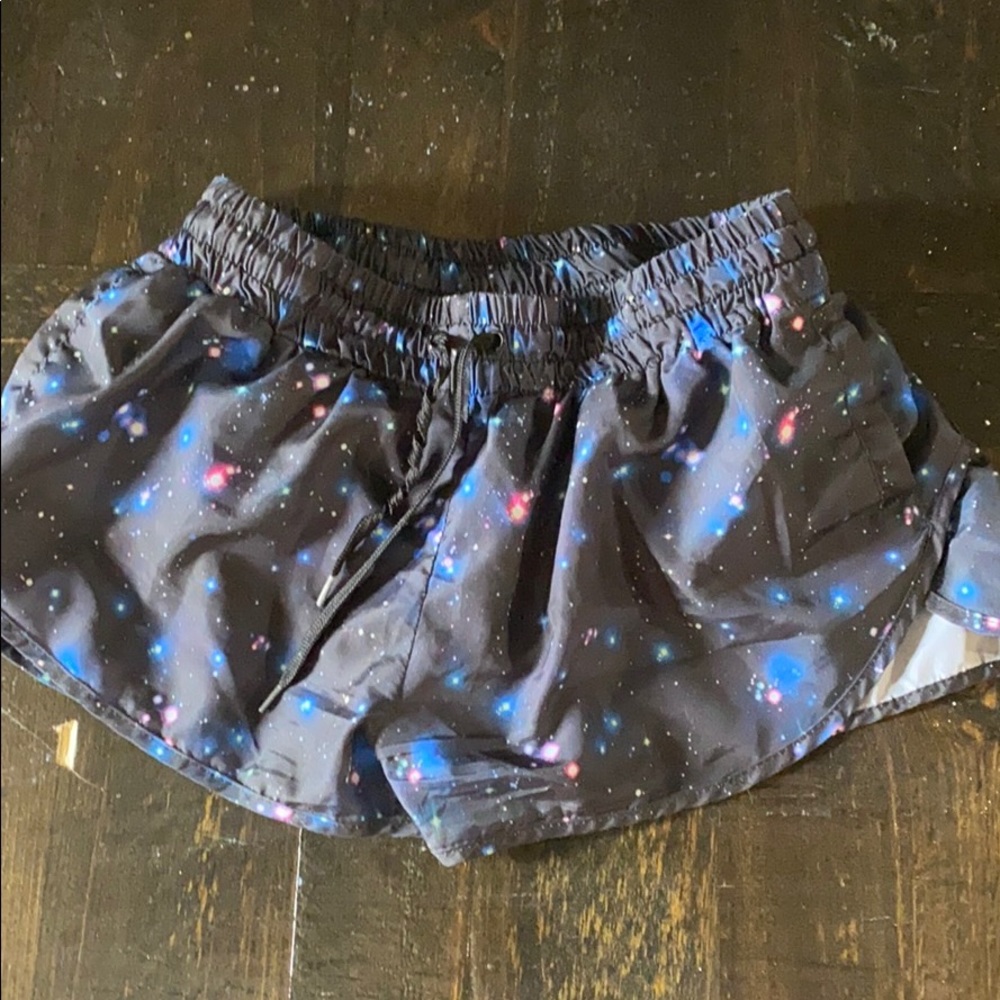 Zipper pocket athletic shorts